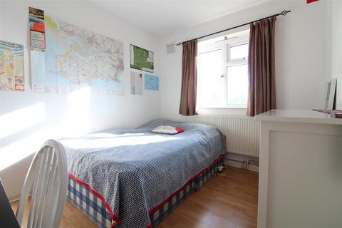 2 bedroom flat to rent, Queensbridge Road, London