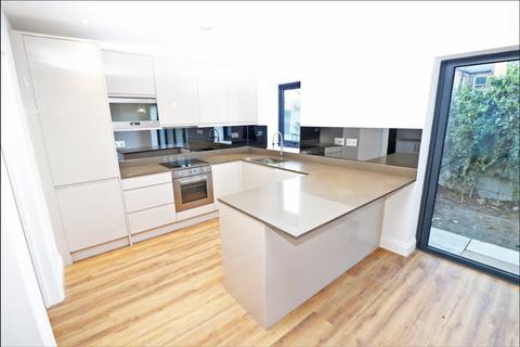 2 bedroom detached house to rent, East Finchley  N2