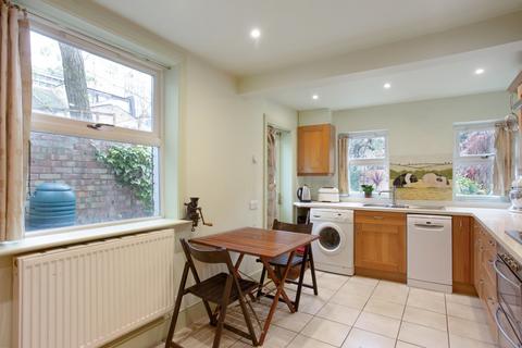 2 Claxton Grove, London, W6 8HF