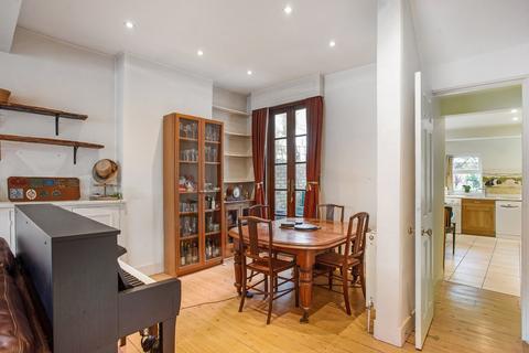 2 Claxton Grove, London, W6 8HF