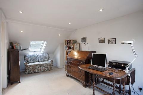 2 Claxton Grove, London, W6 8HF