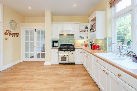 5 bedroom detached house for sale, Queens Park Road, Caterham CR3