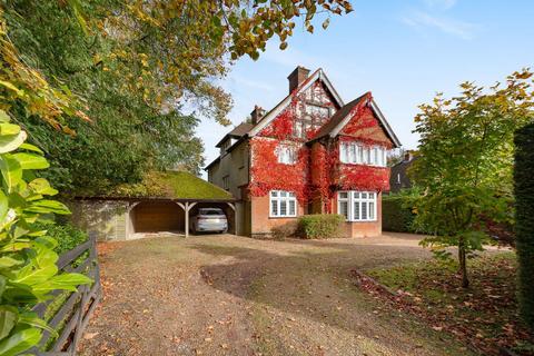 5 bedroom detached house for sale, Queens Park Road, Caterham CR3