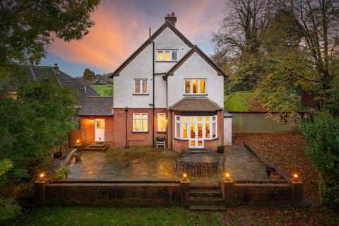 5 bedroom detached house for sale, Queens Park Road, Caterham CR3