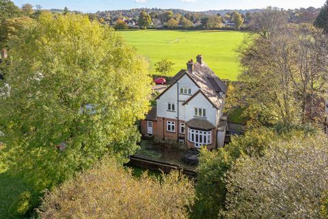 5 bedroom detached house for sale, Queens Park Road, Caterham CR3