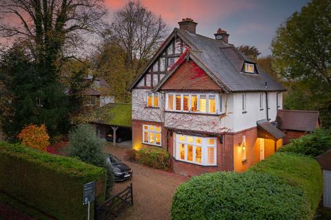 5 bedroom detached house for sale, Queens Park Road, Caterham CR3