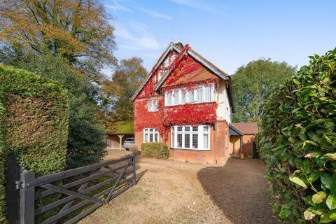 5 bedroom detached house for sale, Queens Park Road, Caterham CR3