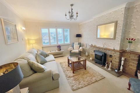 4 bedroom chalet for sale, Butchers Lane, Pattishall