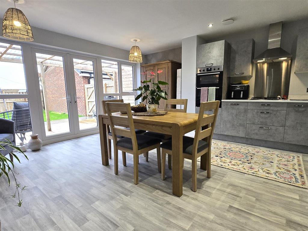 Dining kitchen