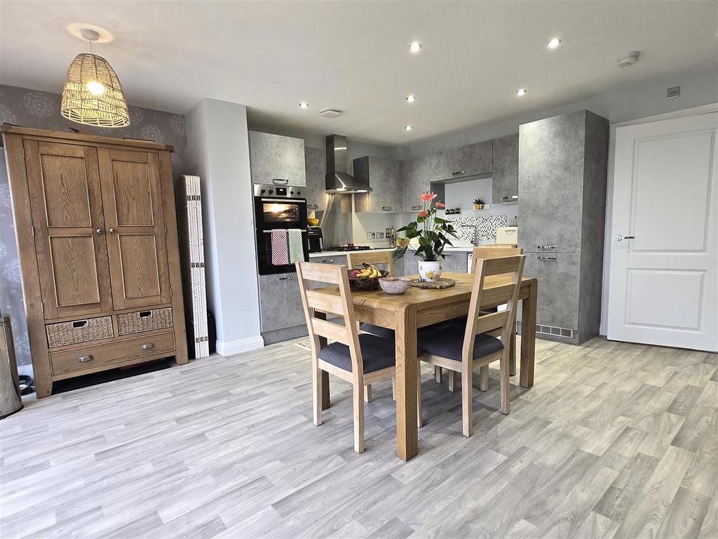 Dining kitchen