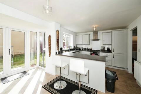 4 bedroom detached house to rent, Harvest Way, Thornbury, BS35