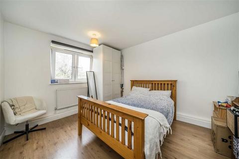 4 bedroom flat for sale, Hunton Street, London E1