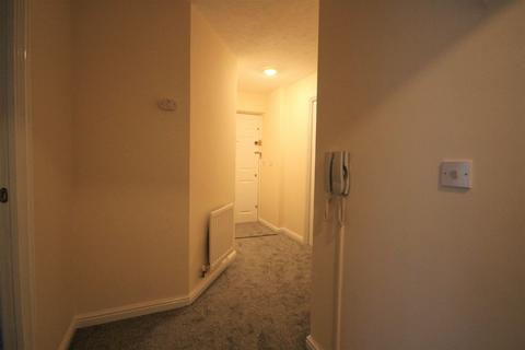 2 bedroom flat to rent, Loriners Grove, Walsall, WS1