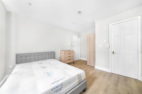 Studio to rent, St Petersburgh Pl, London W2