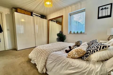 Flat 18, Priestley Court Cornmill View, Horsforth, Leeds, LS18 5NJ