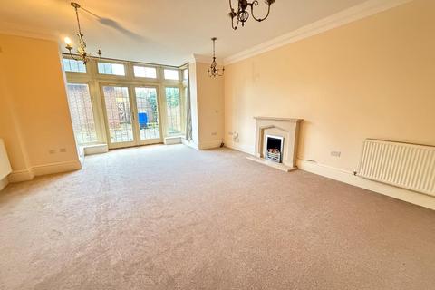 5 bedroom end of terrace house to rent, Clickers Drive, Northampton NN5