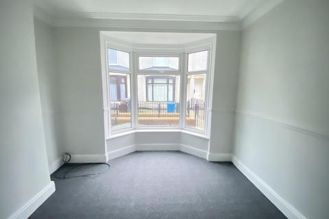 2 bedroom terraced house to rent, Salisbury Villas, Hull HU9