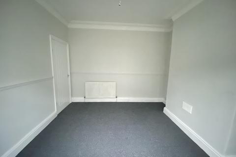 2 bedroom terraced house to rent, Salisbury Villas, Hull HU9