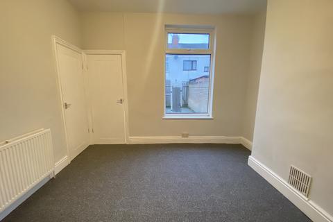 2 bedroom terraced house to rent, Salisbury Villas, Hull HU9