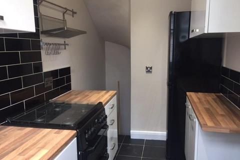 2 bedroom end of terrace house to rent, Glossop Street, Woodhouse, Leeds, LS6