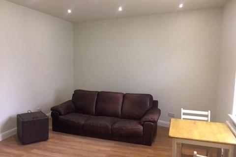 2 bedroom end of terrace house to rent, Glossop Street, Woodhouse, Leeds, LS6