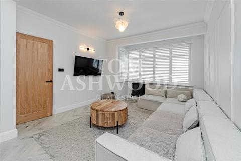 3 bedroom terraced house for sale, Beechfield Gardens, Romford, RM7