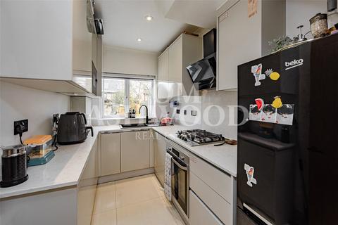 3 bedroom terraced house for sale, Beechfield Gardens, Romford, RM7