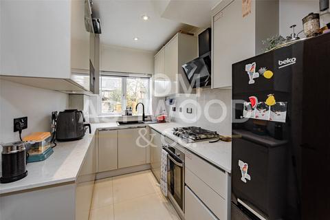 18 Beechfield Gardens, Romford, RM7 0EJ