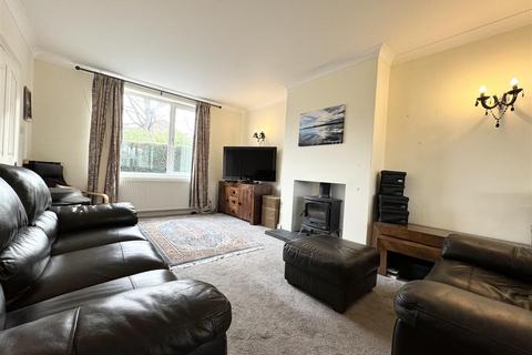 3 bedroom end of terrace house for sale, Storthes Hall Lane, Kirkburton, Huddersfield HD8 0PT