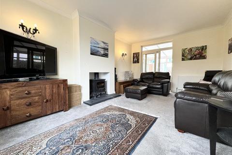 3 bedroom end of terrace house for sale, Storthes Hall Lane, Kirkburton, Huddersfield HD8 0PT