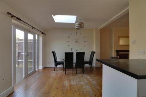 4 bedroom house to rent, Rochester Way, London