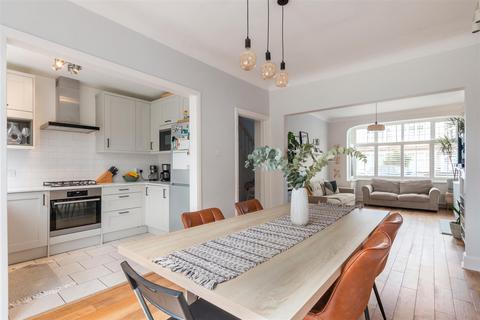 18 Abbott Avenue, London, SW20 8SQ