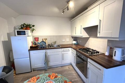 2 bedroom flat to rent, Calver Close, Penryn