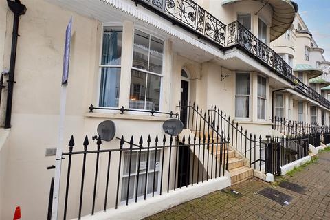 2 bedroom flat to rent, Cavendish Place, Eastbourne