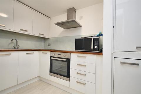 2 bedroom flat to rent, Cavendish Place, Eastbourne