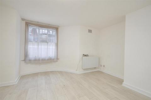 2 bedroom flat to rent, Cavendish Place, Eastbourne