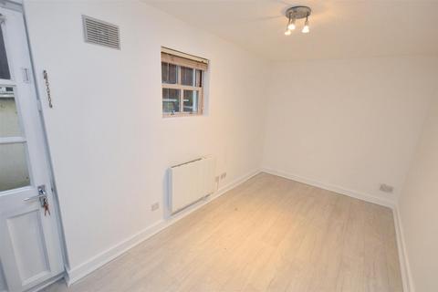 2 bedroom flat to rent, Cavendish Place, Eastbourne