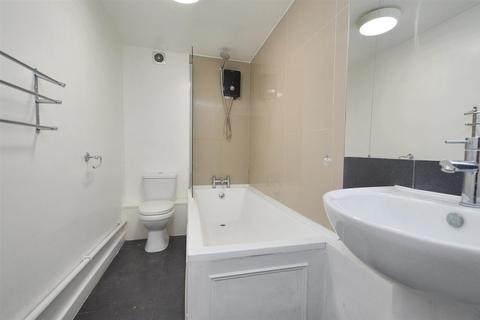 2 bedroom flat to rent, Cavendish Place, Eastbourne