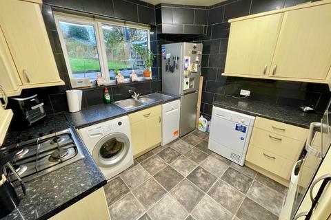 3 bedroom semi-detached house for sale, Taunton Avenue, Luton, Bedfordshire, LU2 0LL