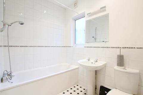 2 bedroom flat to rent, Bagleys Lane, London SW6