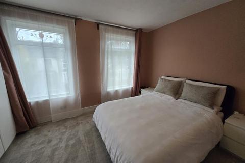 2 bedroom terraced house to rent, Cheddington Road, Edmonton, N18