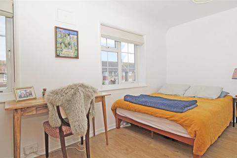 70 Widecombe Road, London, SE9 4HJ