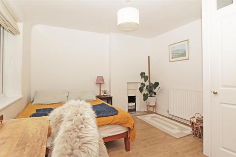 70 Widecombe Road, London, SE9 4HJ