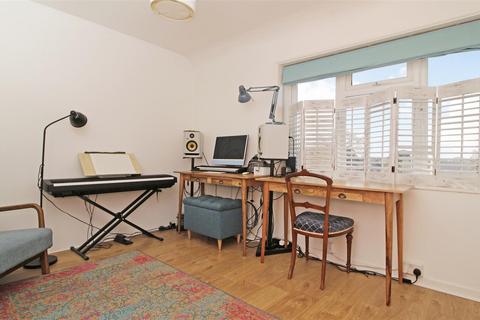 70 Widecombe Road, London, SE9 4HJ
