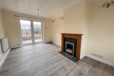 3 bedroom terraced house to rent, Raleigh Avenue, Swindon SN3