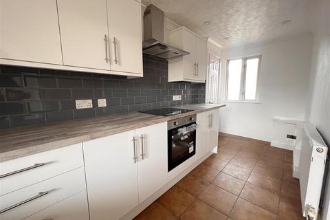 3 bedroom terraced house to rent, Raleigh Avenue, Swindon SN3