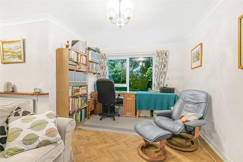 2 bedroom apartment for sale, Overton Road, Sutton