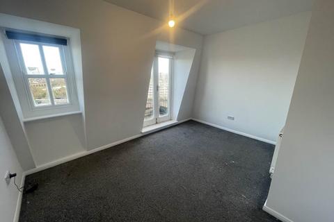 2 bedroom flat to rent, Howard Place, Brighton, East Sussex