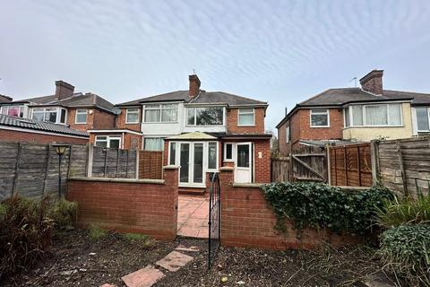 3 bedroom semi-detached house to rent, Ermington Crescent, Birmingham B36