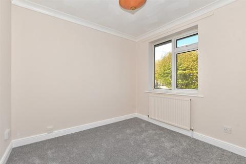 11 Ashdown Crescent, New Romney, TN28 8EU